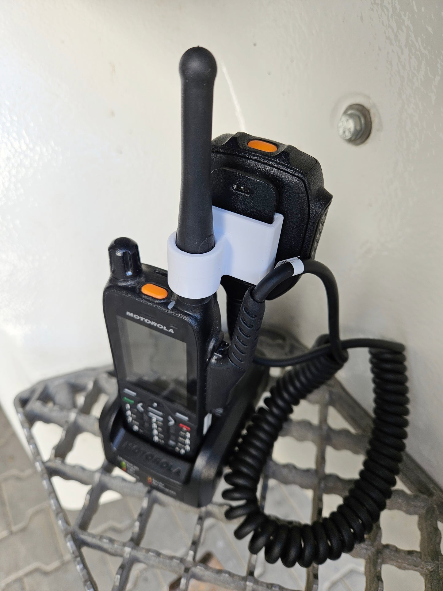 Motorola MXP600 Antennen-Clip – LSM-Halterung für Feuerwehr, Rettungsdienst & THW